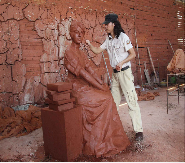 郭老師創作《賽珍珠像》泥稿 郭老師創作《賽珍珠像》泥稿