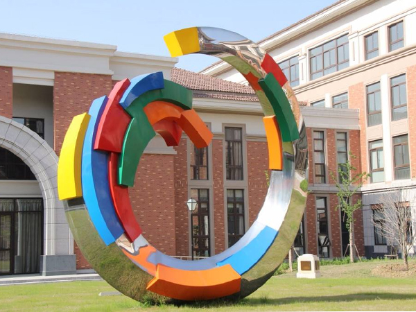 校園雕塑.jpg 校園雕塑.jpg